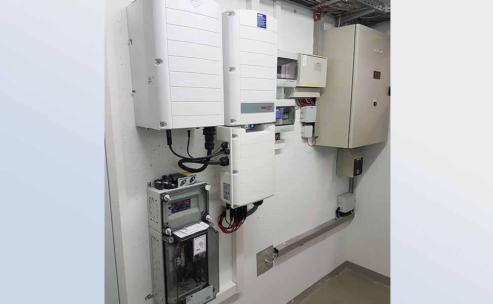 55kVA Wechselrichter Anlage mit netzkonformer Einbindung NA Schutz