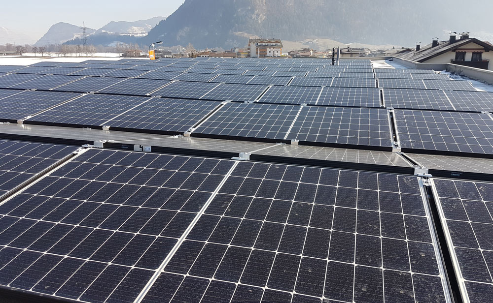 Winterbaustelle Auto Luxner Strass PV 50kWp