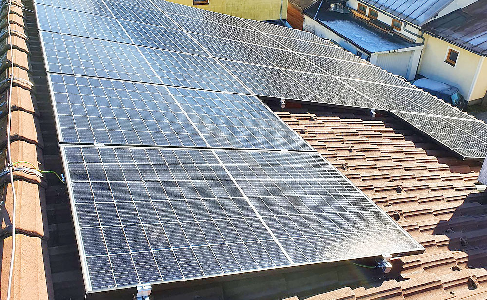 Wohnhaus Bad Hofgastein PV Anlage 10kWp + 10kWh Batteriespeicher Mit Inselbetrieb